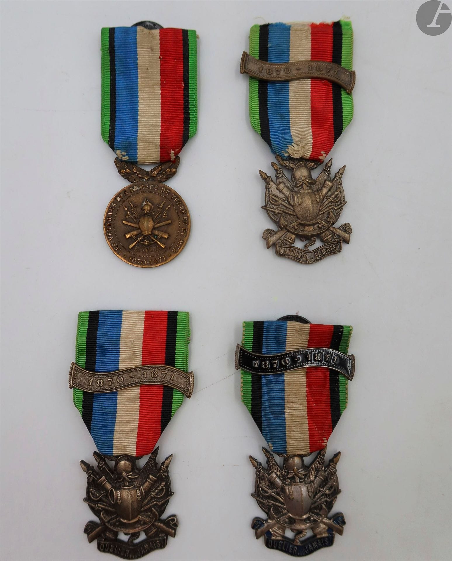 FRANCE 
SOCIÉTÉ NATIONALE DE RETRAITES DES VÉTÉRANS DES ARMÉES DE TERRE ET DE MER (1870-1871)
Quatre insignes de la société nationale de retraites des vétérans des armées de Terre et de Mer :
- un en métal argenté. Ruban à agrafe « 1870-1871 » à boutonnière marquée d’haranger rue rambuteau. 
- un en métal argenté à légende émaillée. Ruban à agrafe émaillée « 1870-1871 » et à boutonnière marquée d’haranger rue rambuteau. 
- un métal argenté. Ruban à agrafe argentée « 1870-1871 » et à boutonnière Gatty. 
- une médaille d’honneur en bronze.  Ruban à boutonnière marquée de la Maison Arthus Bertrand & Béranger. 
T.T.B.
