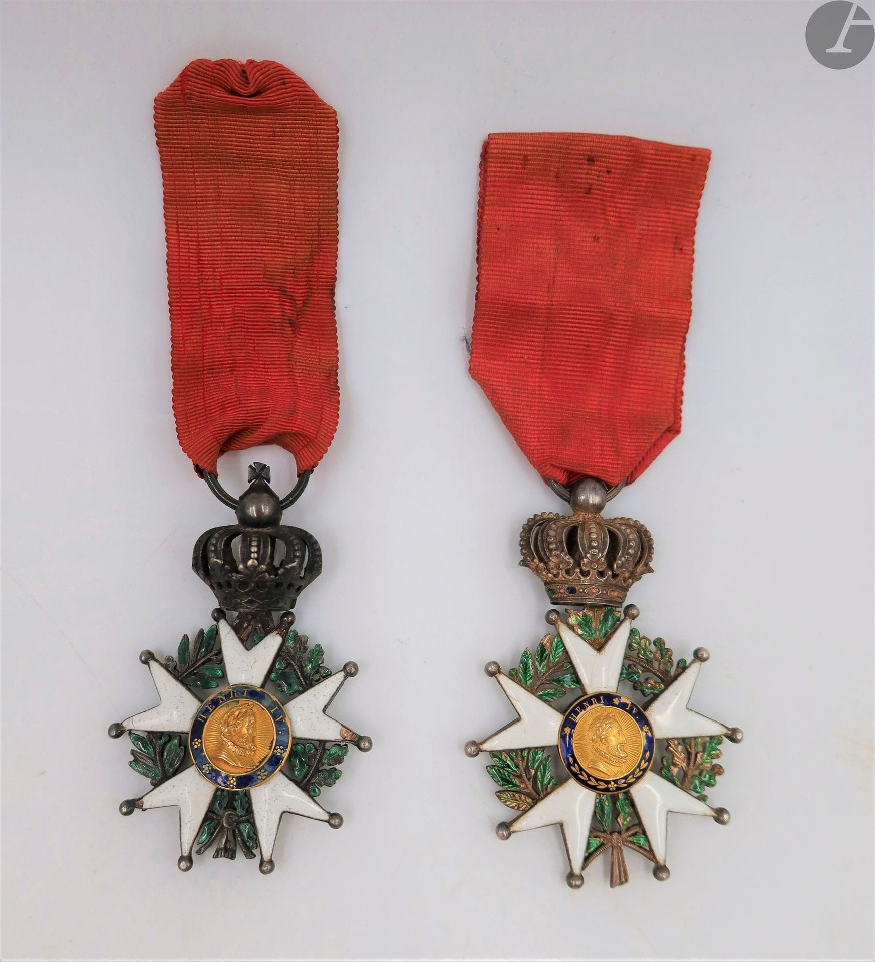 FRANCEORDRE
DE LA LÉGION D'HONNEUR, instituted in 1802.
two July Monarchy era knight's stars, with two different crown designs (one approaching the 4th Empire type).
Silver, gold and enamel (chips). Fluted rings. Hare and boar head hallmarks.
Ribbons (fragment on one). Gross weight of the set : 36 gB
.




