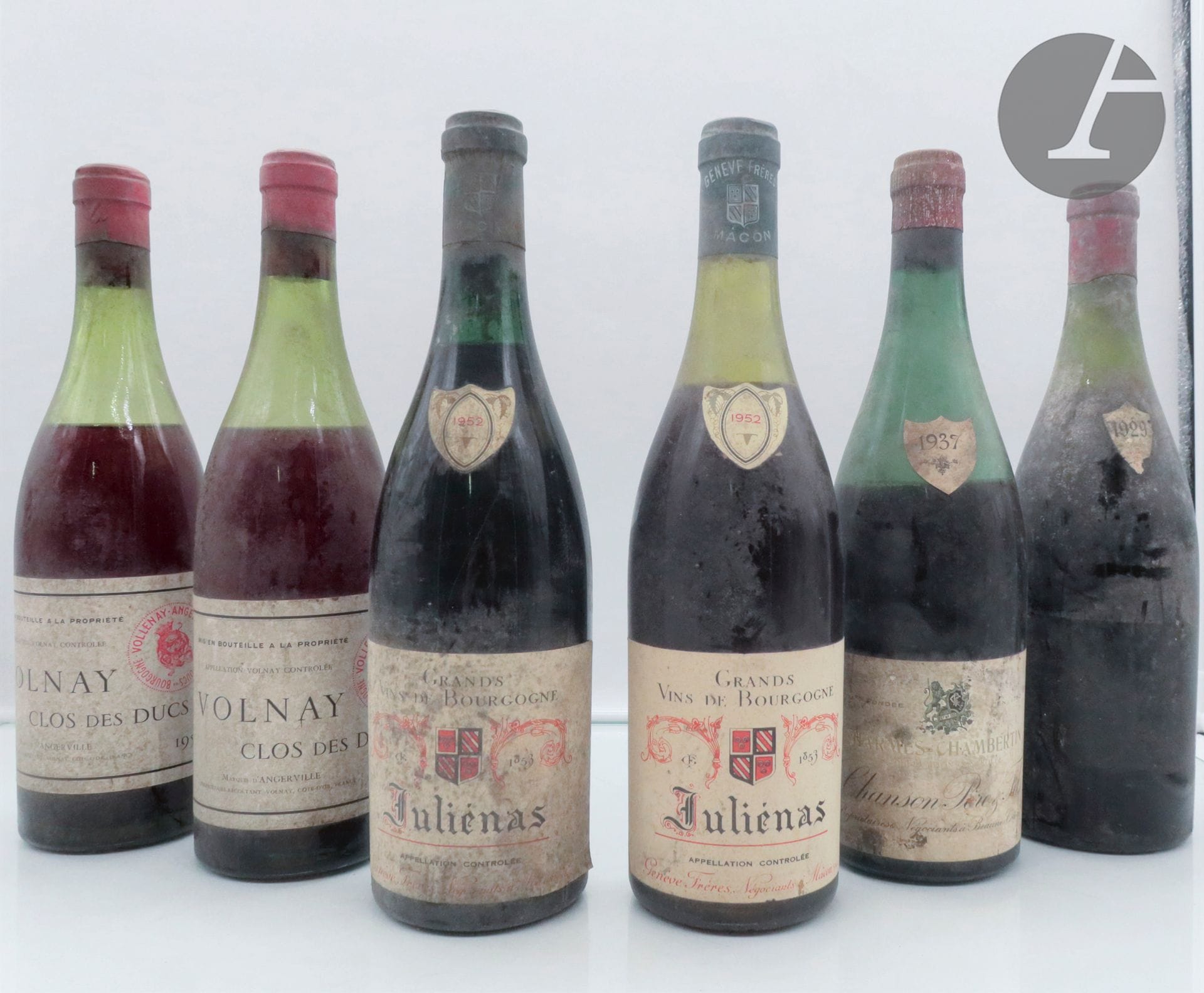 1 B VOLNAY CLOS DES DUCS (1er Cru) (6 cm; e.t.h; c.s.), Marquis d'Angerville, 1957
1 B VOLNAY CLOS DES DUCS (1er Cru) (6,5 cm; e.t.h; s.c.m; c.s.), Marquis d'Angerville, ?
2 B JULIENAS (1 à 3,5 et 1 à 4,8 cm; e.t.h. à e.a; clm.s; c.s.), Genève Frères, 1952
1 B CHARMES-CHAMBERTIN (Grand Cru) (9 cm; e.t.h; clm.s; c.s.), Chanson P&F, 1937
1 B FORME BOURGUIGNONE (5 cm; s.e; clm.a; c.c.), ?, 1929