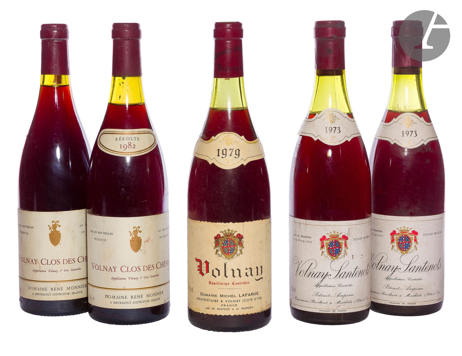 2 B VOLNAY SANTENOTS (1er Cru) (3,5 cm; e.t.h; clm.s.), Domaine Potinet-Ampeau, 1973
1 B VOLNAY (2,8 cm; e.t.h. légères à e.l.a; clm.s.), Domaine Lafarge, 1979
2 B VOLNAY CLOS DES CHÊNES (1er Cru) (1 à 2,5 cm; e.t.h.; 1 s.c.m; quelques marques capsules), Domaine René Monnier, 1982