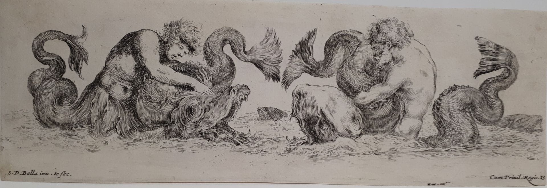 Stefano della Bella (1610-1664) 

Ornamenti di fregi et fogliami. 1645-1650. Eau-forte. Chaque 245 x 82 env. Vesme-Massar 987-1002. Suite complète de 16 pl., le titre et 7 pl. à l'adresse du 1er éditeur (Langlois), avec le numéro en bas à droite, 4 pl. sans inscription ni numéro. Bonnes épreuves rognées au coup de planche. Amincissures et petits accidents épars.
