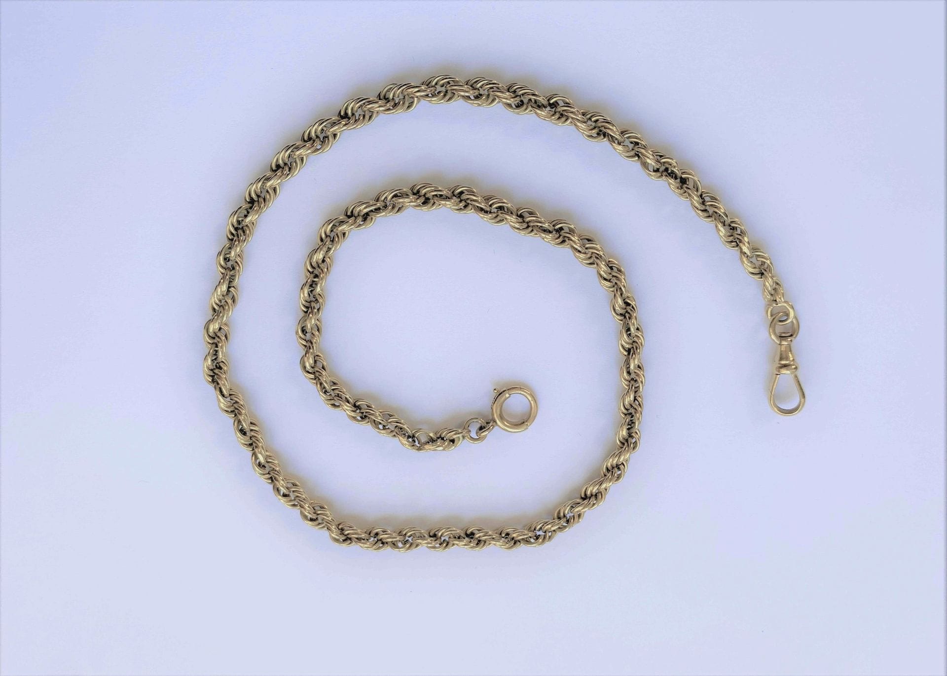 Chaîne de montre en or 18K (750) torsadé. Travail français de la fin du XIXe siècle. Poids : 18,5 g