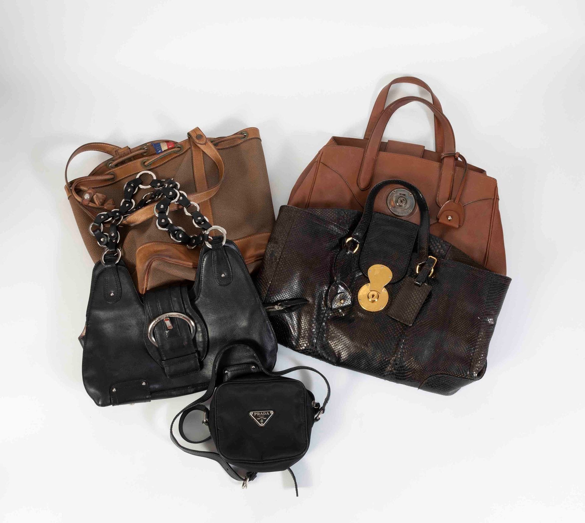 Lot of 5 bags including a small nylon shoulder bag PRADA, a black and gold python bag Ralph Lauren, a brown leather bag Ralph Lauren, a black leather bag Dolce & Gabbana and a brown grained leather bag Castelbajac (traces of use)
