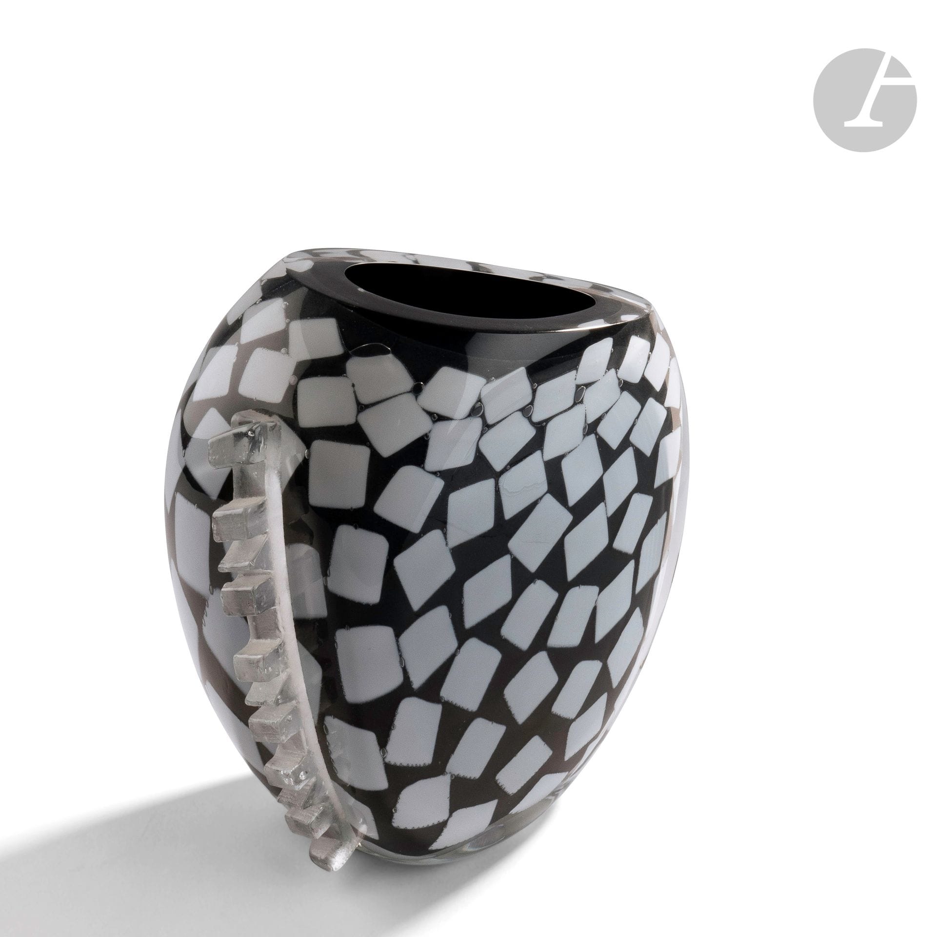 Nicolas MORIN (France, born in 1959) 
Croco 
Blown glass vase of asymmetrical triangular form, decorated with white squares on a grey background, hot application of a glass paste. Signed and numbered 10.90.6 on the base. H. 27 cm - W. 23 cm - D. 15 cm

