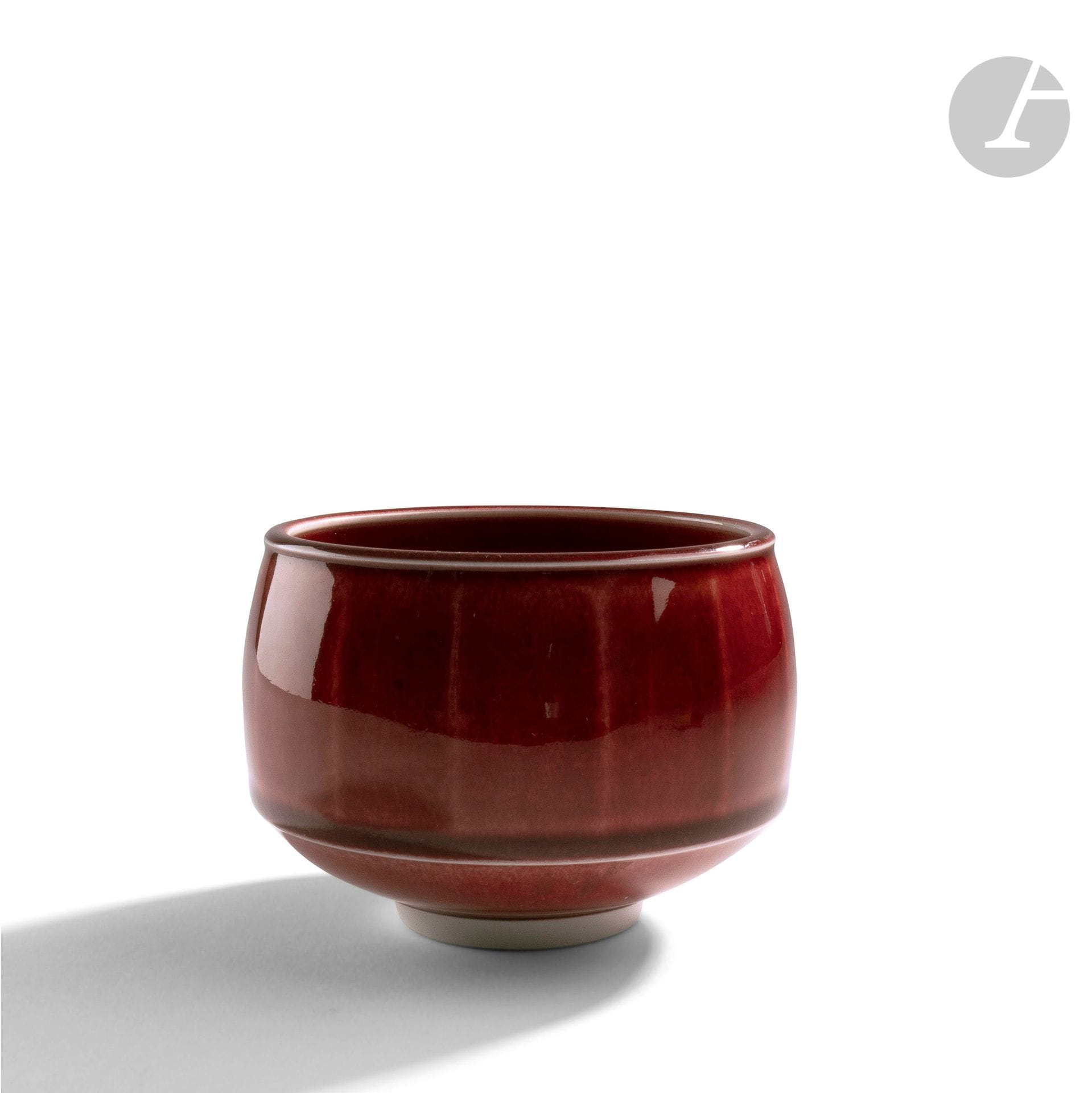 Xavier DUROSELLE (France, born in 1961
)Porcelain bowl enamelled red of copper. Signed under the base. H. 10 cm - D. 13 cm
