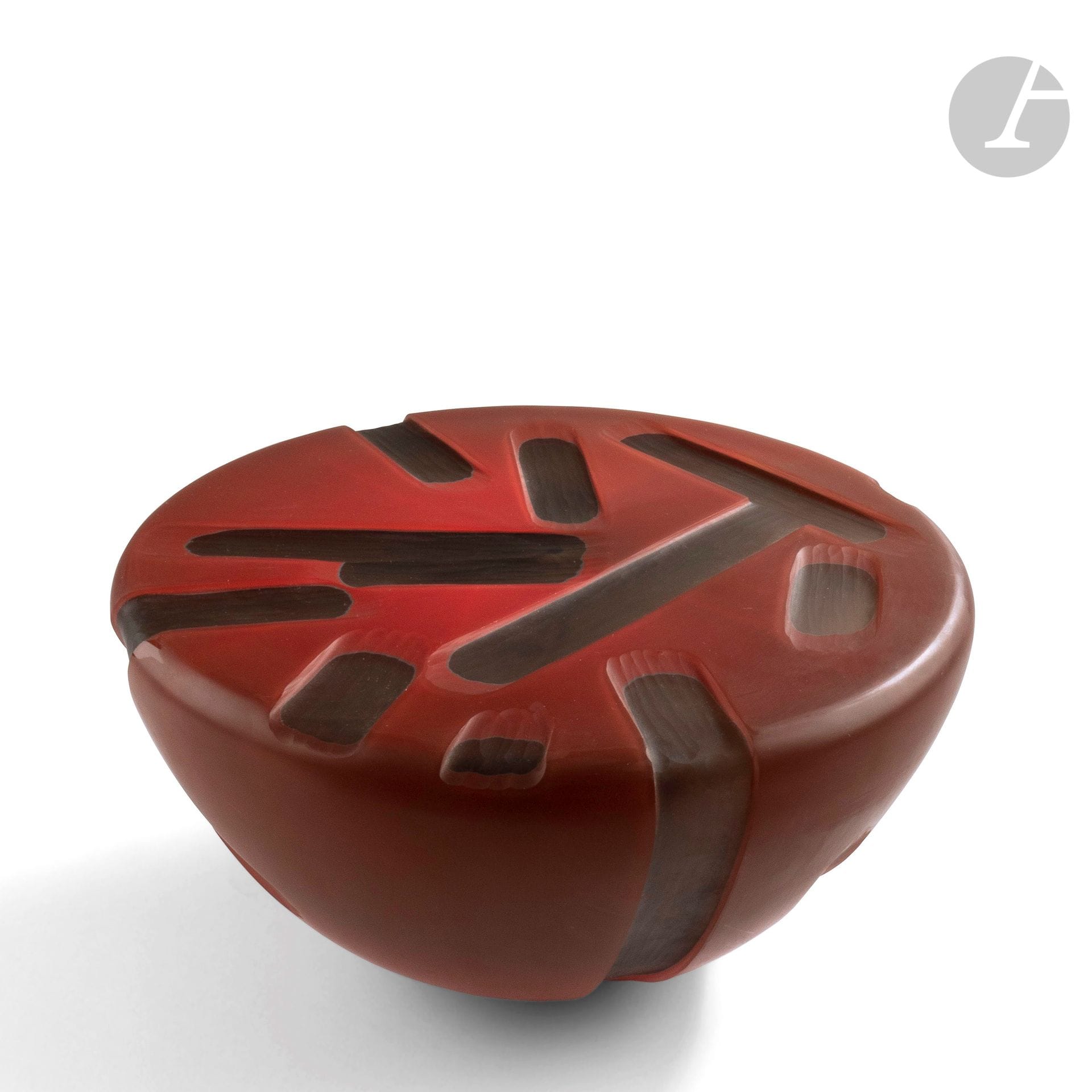 Xavier LENORMAND (France, born in 1978
) Sculpture in multi-layered blown glass in red tones in the form of a full cup, with free decoration of bands forged with a wheel. Signed and dated 2006 under the base. H. 16 cm - D. 30 cmProvenance

: Clara Scremini Gallery, Paris.


