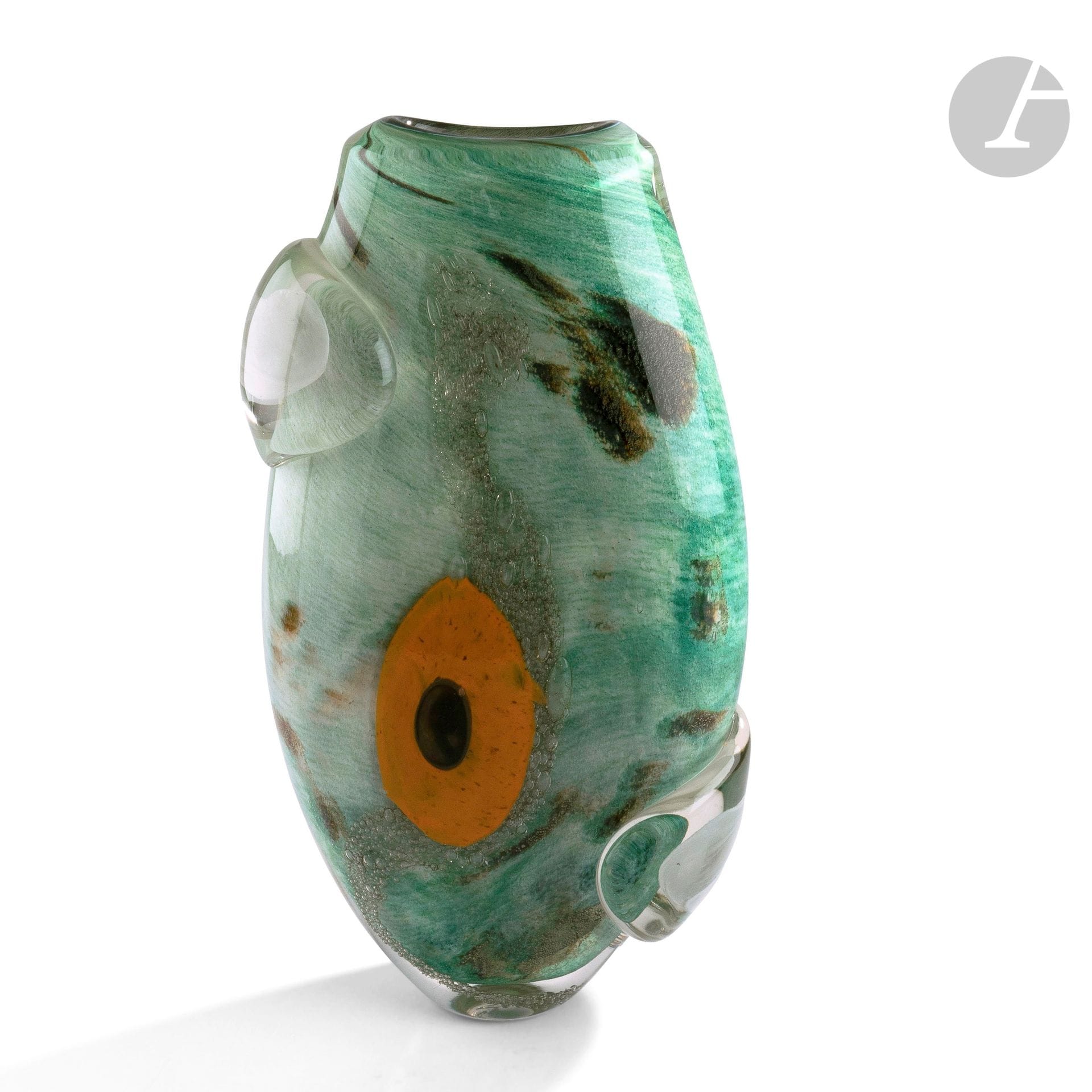 Robert PIERINI (France, born in 1950) 
Large flat vase in blown glass in green and orange tones, oval shape, decorated with nets of bubbles and a glass cord applied on the surface. Signed, dated 1991 and numbered AZA4 under the base. H.36 cm - W.20 cm - D.9 cm
