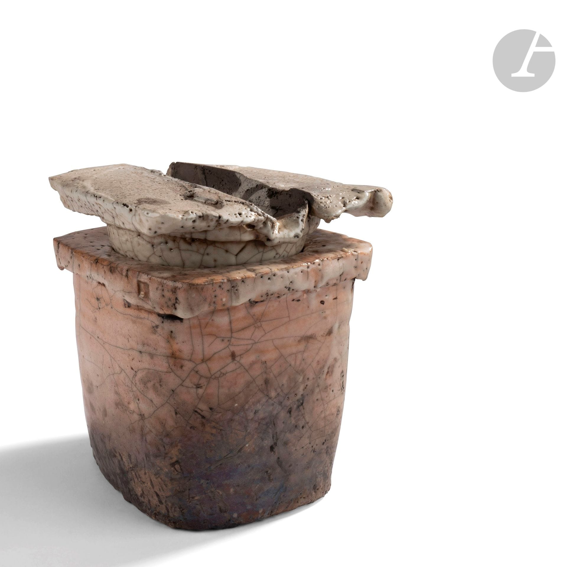 Camille VIROT (France, born in 1947
) Large enamelled raku pot and its lid. Signed with the seal. H. 22 cm - L. 16 cm - D. 16 cm
