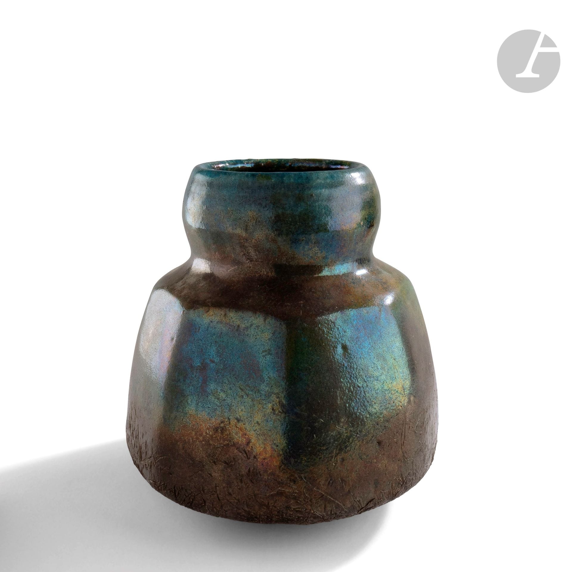 Gisèle BUTHOD-GARCON (France, born 1954) 
Enameled raku vase with sides, light iridescence. Signed with a star, monogrammed and dated 2005 under the base. H. 23 cm - D. 22 cm

