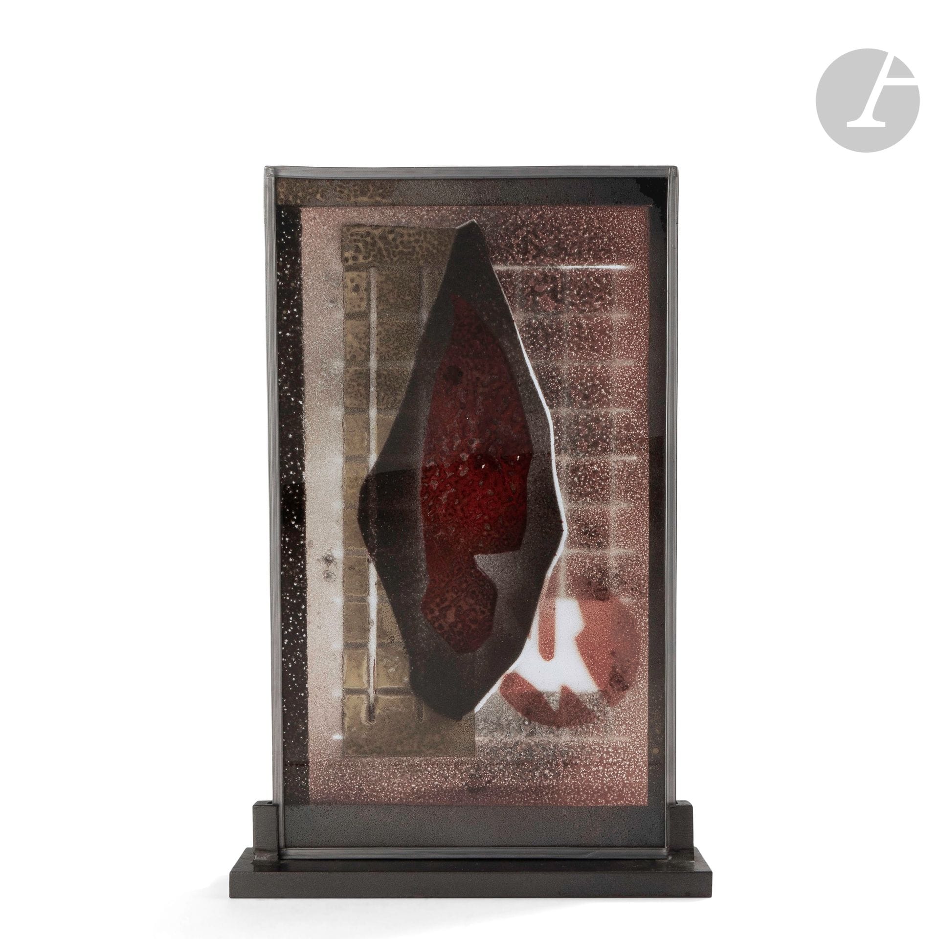 Florent CHABOISSIER (France, born in 1948) 
Contemporary stained glass window with abstract decoration composed of various materials, in its metal frame. Realized in 1995. H. 37 cm - L. 22 cm
