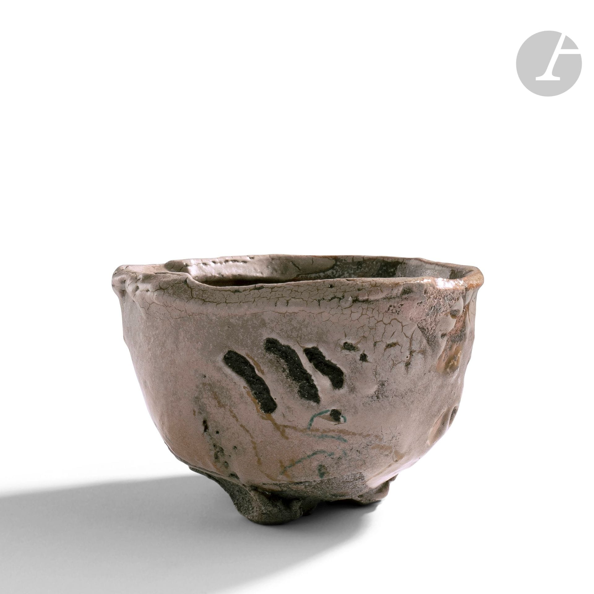 
Jean-Pierre VIOT (France, né en 1936) 



Bol en raku à décor d’émaux polychromes. Cachet sous la base. H. 9 cm - D. 15 cm
