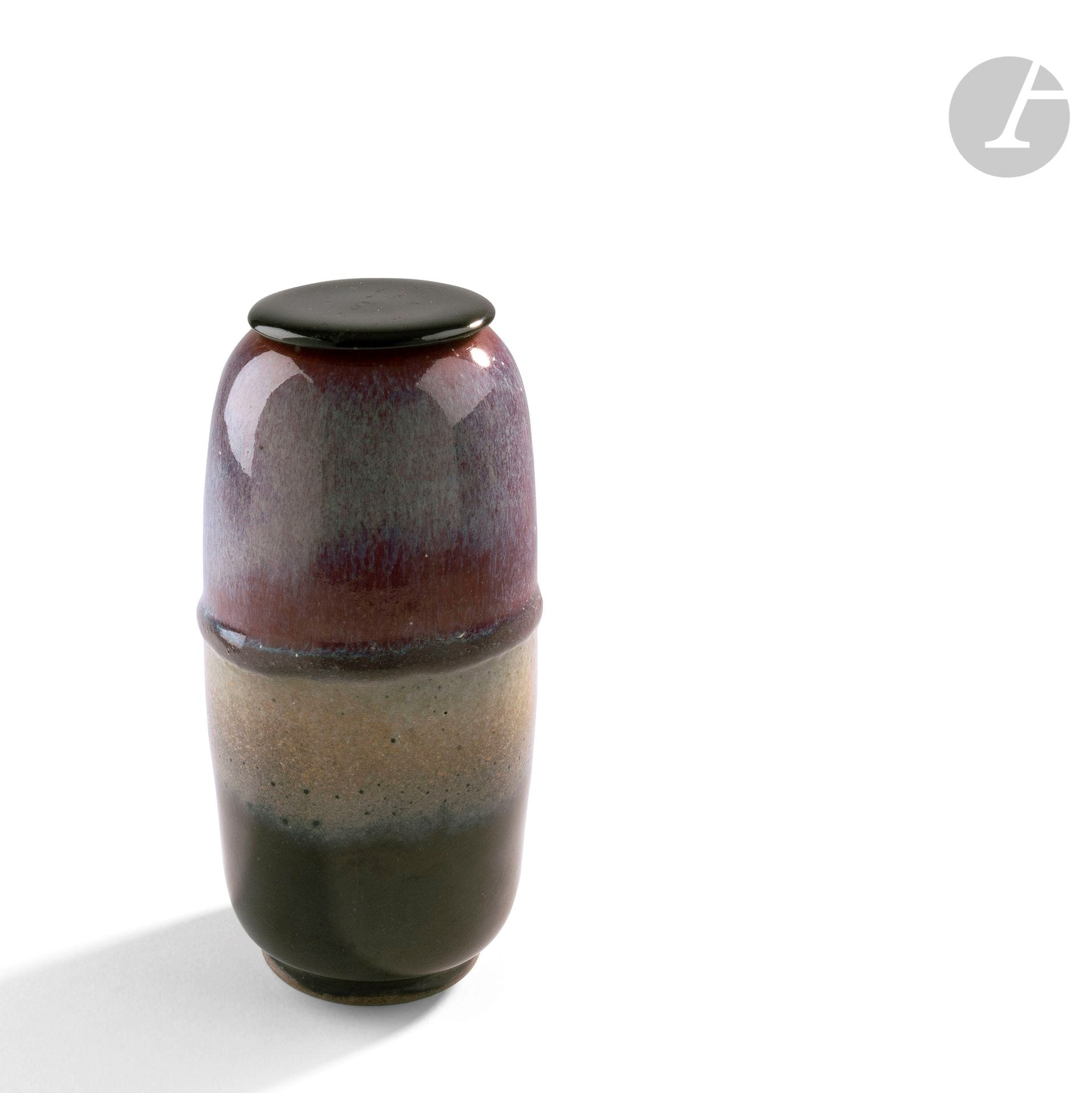 
Denis GOUDENHOOFT (France, né en 1948) 



Vase à couvercle noir en grès tourné de forme cocon, émaillé polychrome noir, jaune et rose. Pièce réalisée en 1984. Signé à l’oxyde sous la base. H. 18 cm - D. 8 cm
