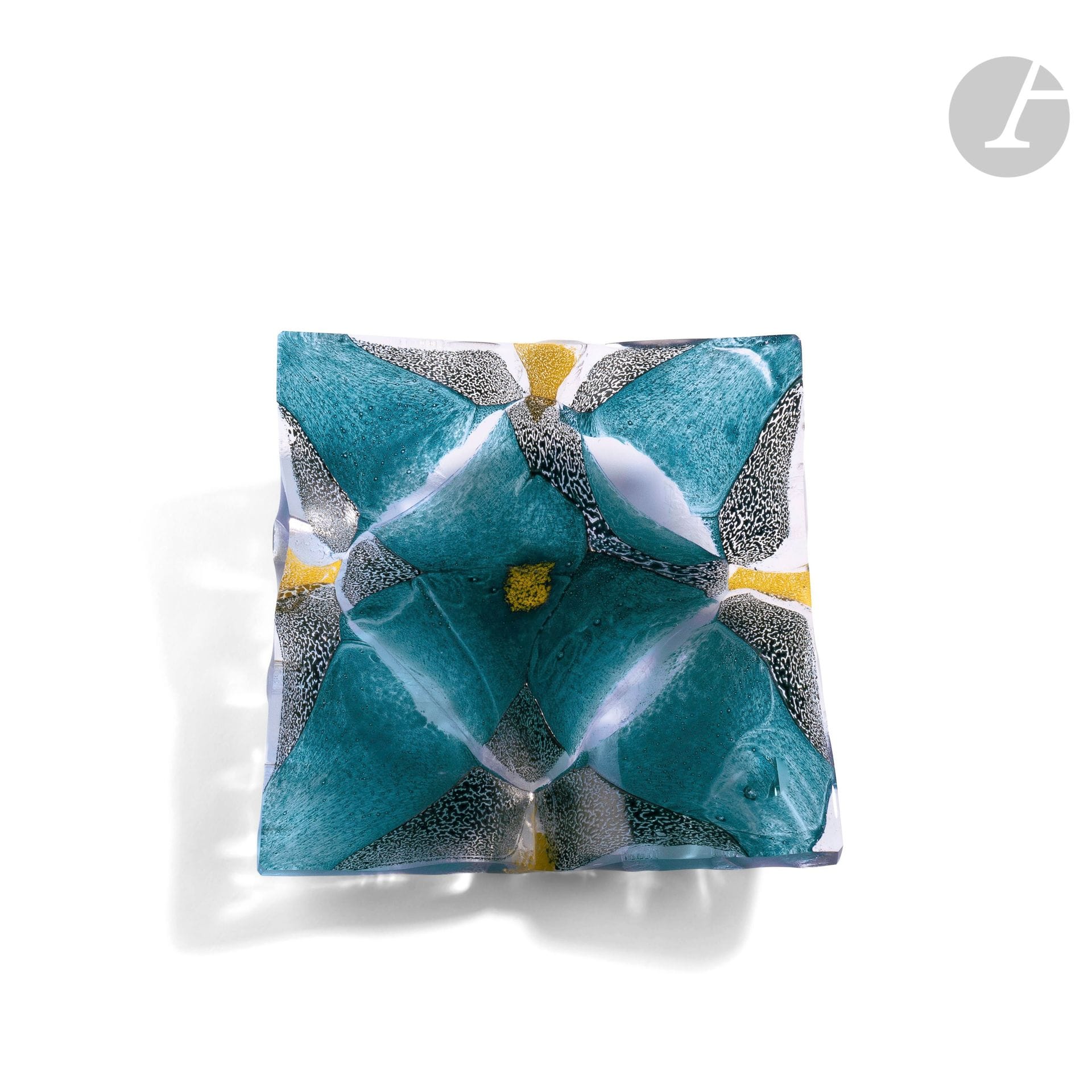 Catherine ZORITCHAK (France, born in 1957) 
Cup in glass paste scalloped with blue oxide decoration, enamelled yellow and grey on the surface. H. 4 cm - L. 20 cm - D. 20 cm
