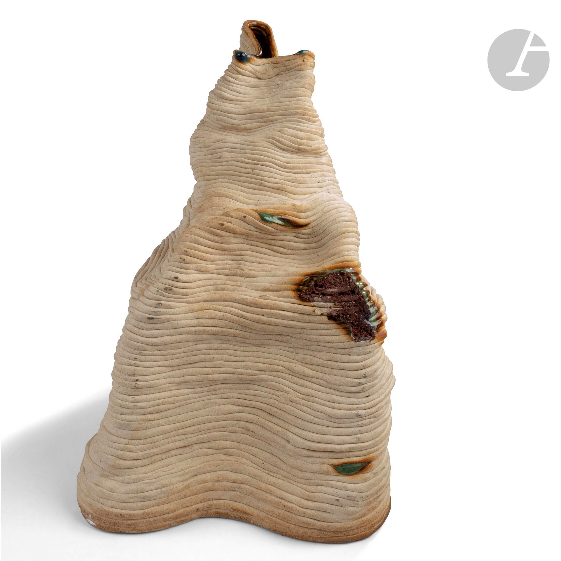 Emilie BOUTAULT (France, XXth) 
Important ceramic sculpture of free form, with partially glazed draped decoration. H. 50 cm - D. 35 cm
