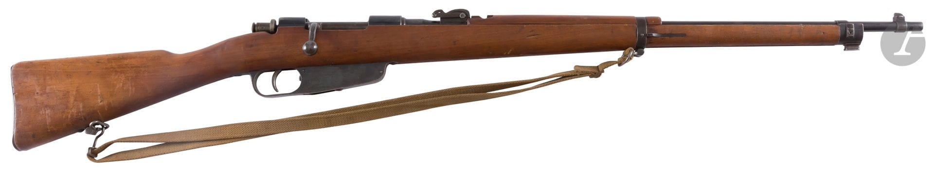 Italian rifle model 41, calibre 6,5 x 52. 
Round barrel, with rise to 10, struck FAT 42. 
Length of the barrel: 67 cm - Overall length: 117,5 cm
. Canvas sling.
Category C to be declared, n°1***.



