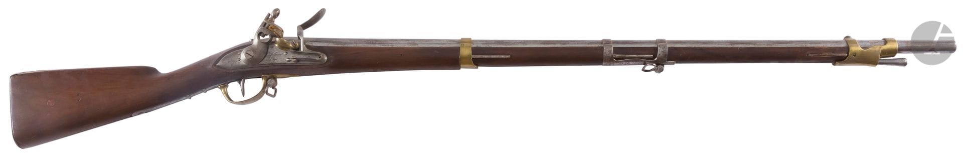 Fusil à silex de dragon modèle 1777-An IX. 
Canon rond, à pans au tonnerre, poinçonné « HY09 ». Queue de culasse gravée « M 1777 ». Platine à corps plat gravée « Manufre Imple à Liège » et chien à corps rond. Garnitures en laiton poinçonné. Grenadière à double bandes, en fer. 
Crosse en noyer, à joue, avec poinçon et cachet. Baguette en fer. 
Longueur du canon : 91,5 cm - Longueur totale : 130,5 cm
A.B.E. (piqures).