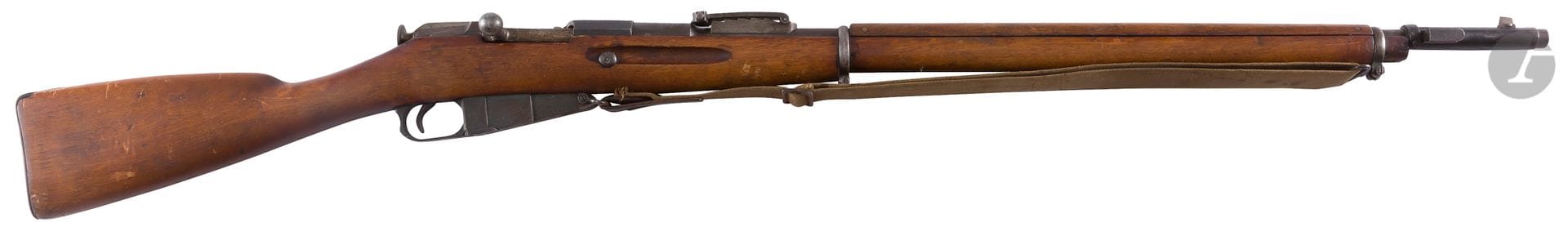 Mosin Nagant Model 1891 rifle, 7 gauge, 62 x 54
mmRound
barrel
, with 32 rise, thunder-struck with Cyrillic inscriptions, date 1896.
Several serial numbers including #204988 (bolt and barrel with same number). 
The end of the barrel with sleeve allowing the port of the bayonet with handle. Canvas and leather sling. 
Length of the barrel: 79 cm - Overall length: 130 cmRayures
present to be cleaned
.

Category C to be declared, n°204***.





