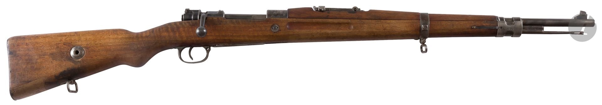 Rifle Wz 24, calibre 7,92 x 57 
Barrel with rise to 20 marked "CESKOSLOVENSKA ZBROJOVKA BRNO" 
Stick in drowning (small original enture) with the matricule of the barrel. 
Length of the barrel: 61 cm - Overall length: 110 cmCategory
C to be declared, n°73**** (several matricules)
.


