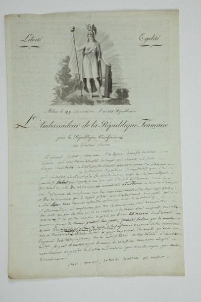 Joseph FOUCHÉ
L.A.S., Milan 27 brumaire VII (17 novembre 1798), au Directeur Paul Barras; 3 pages grand in-fol., grande vignette gravée (Boppe & Bonnet n° 152), en-tête L'Ambassadeur de la République Française près la République Cisalpine. Longue et intéressante lettre sur la République Cisalpine. Il n'a pas fait exécuter le dernier décret du Directoire, à cause des raisons déjà exposées par le général Joubert, qui connaît l'esprit de l'armée, à cause de la certitude des déchirements à un moment où il faudrait serrer les rangs, et à cause de l'assurance «que tous ces hommes ont juré de ne quitter leur poste que par la force qui les en chassera & de donner ainsi un grand scandale»... Après avoir consulté les citoyens Faipoult et Amelot, ils ont adopté un projet de lettre au Directoire... Il récapitule les conséquences de l'exécution de l'arrêté: «La Cisalpine se trouvera un instant sans Corps Législatif, sans directoire; nous serons obligés [...] d'annoncer à l'Europe que c'est le directoire français qui gouverne ici & qu'il gouverne contrairement à la volonté de la Nation Cisalpine», alors que la Constitution a été acceptée; le Directoire gouvernerait non par la persuasion, mais par la force... D'autre part, il ne sait à quel point est vrai le rapport selon lequel des enfants et des étrangers ont voté la Constitution, mais le chiffre de 300 000 Milanais cité dans le décret est faux, et il trouve inutile de convoquer à nouveau la population alors qu'on a obtenu le résultat favorable, l'acceptation de la Constitution: «pourquoi censurer les formes quand personne ne réclame qu'une poignée d'intrigans desespérés?»... On a dit que les opérations de Brune ne permettent pas aux puissances étrangères de croire à l'indépendance de la Cisalpine: «j'ai blamé les opérations qui m'ont parues aussi impolitiques qu'inutiles. Mais enfin les choix qu'il a faits sont, en quelque sorte, sanctionnés par l'assentiment du peuple [...] je n'ai qu'un parti à prendre: c'est de déclarer solemnellement au 