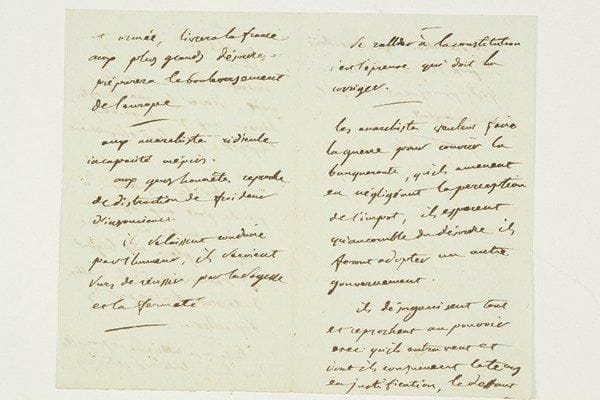 Antoine BARNAVE (1761-1793)
Avocat, député aux États-Généraux, grand orateur. 6 manuscrits autographes (fragments ou notes); 22 pages in-8.  Bel ensemble de notes et brouillons du grand orateur. Systhême: «Arriver à la raison par la paix, décrier les anarchistes, décrier ceux qui empechent la paix par leur éloignement. - Stimuler les propriétaires à prendre part aux aff aires ou ils domineront, au lieu de laisser la place aux brigands [...]. - Toute crise intérieure et paisible sera bonne. Toute crise extérieure et armée, livrera la France aux plus grands désordres et préparera le bouleversement de l'Europe»... «Soit que le changement s'opere par l'infl uence progressive de l'expérience et de la raison soit qu'il soit l'eff et d'une secousse violente imprimée par quelque grand désordre ou par le soulèvement profond du mal être ce changement ne peut s'opérer qu'en deux sens, ou pour la puissance royale ou contre la puissance royale»... Inquiétudes suscitées par le grand nombre de pétitions soumises à l'Assemblée: «quand on recourt de toutes les choses jugées, quand on excite tour à tour l'insurrection des soldats, la fureur du peuple contre ses administrateurs, quand tout ce qui appartient à l'administration, au pouvoir exécutif au pouvoir judiciaire vous est également porté songés que c'est contre vous-même qu'on travaille en vous faisant participer en apparence à des choses qui prépare la dissolution absolue du gouvernement»... Sur l'importance de l'instruction: «L'education et l'esprit du siecle ont tellement perfectionné les esprits que touts pour ainsi dire sont devenus à l'unisson et que toutes les villes habondent de ces hommes dont on est forcé de dire en les entendant parler s'il eut voulu se donner la peine d'écrire il eut été un Elvetius ou un Neuton ou un Buff on»... Etc. On joint 3 L.A.S. de sa soeur Mme Barnave Saint-Germain à Bérenger de la Drôme, pair de France, en 1843, avec des notes et questions de Bérenger et des réponses dictées par Mme Barnave (l'ensemble très intéressant 