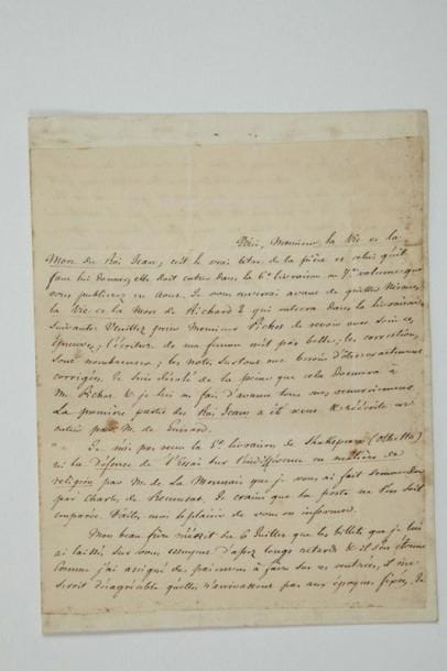 François GUIZOT (1787-1874) homme politique et historien
L.A.S., Nîmes 14 juillet 1821, au libraire Ladvocat; 1 page et demie in-4, adresse (bords renforcés). Il lui adresse le manuscrit de La Vie et la mort du roi Jean, pour la 6e livraison, et annonce le prochain envoi de celui de La Vie et la mort de Richard II, en donnant des instructions pour le travail préparatoire de M. Pichot. «Je n'ai pas reçu la 5e livraison de Shakspeare (Othello) ni la Défense de l'Essai sur l'indifférence en matière de religion par M. de La Mennais que je vous ai fait demander par Charles de Remusat». Il reproche vivement à Ladvocat ses retards dans le paiement de ses billets, qui lui «fait quelque tort dans l'opinion de beaucoup de gens [...] La meilleure garantie de vos succès, c'est la certitude qu'on aura de votre exactitude et de votre solidité»... On joint 2 L.A.S., 1836 et 1867, dont une à H. Royer-Collard