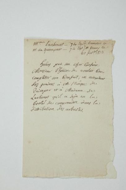 René-Just HAÜY (1743-1822) minéralogiste
L.A.S. (à la 3e personne), [20 février 1813], au botaniste André Thouin; demi-page in-8. «Haüy prie son cher confrère Monsieur Thoüin de vouloir bien compléter son bienfait, en accordant des graines à M. l'évêque de Quimper et à Madame de Larboust qu'il a déjà eu la bonté de comprendre dans la distribution des arbustes»... On joint une liste manuscrite de près de 30 plantes, avec note de Thouin