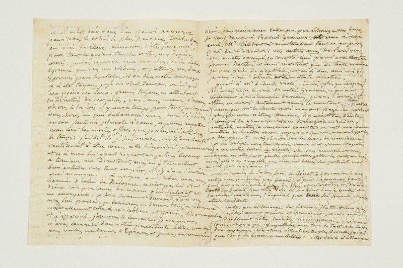 Jean-Dominique INGRES
L.A.S., Rome 2 mai 1837, au graveur Luigi Calamatta; 4 pages in-4. Très belle lettre sur la gravure par Calamatta du Voeu de Louis XIII d'Ingres. Il se réjouit «grandement de votre beau succès dans notre bel ouvrage: quelle est ma joie de vous voir si haut placé dans l'estime des vrais et judicieux esprits [...] il y a longtemps que je vous proclame le premier de tous et je ris dans ma barbe de me voir si bien et si glorieusement vengé de ces pousse-clous qui ont dans le tems méprisé cet ouvrage. Et que ce soit vous mon ami qui leur fassiez cette terrible niche?»... Ingres remercie Calamatta d'avoir bien défendu leurs intérêts communs, mais il se réjouit surtout de voir que sa réputation est désormais incontestable; il le remercie de la belle épreuve qu'il lui réserve, tout en multipliant des conseils pour sa carrière: «qui va piano va sano». Il aimerait que Calamatta vienne «encore faire une planche à Rome, [...] si ji suis encore. Car si ma santé continuait à être comme celle d'aujourdhui, je renoncerais et ce à mon bien grand regret car je tiens beaucoup à terminer mon Directorat, mais en y travaillant bien entendu car tout est prêt, il n'y a que l'ouvrier qui manque». Il ne veut pas de Delorme, «un scelerat et un ennuyeux». Il évoque les personnes à qui offrir des épreuves: Lazzarini, Pradier, son ami Gilibert à Montauban, le bon docteur Martinet... Puis il évoque le portrait du comte Molé: «m'ayant payé son portrait plus que nous n'étions convenus il y avait sans doute compris la gravure», et Ingres reconnaît sa dette envers Calamatta, avec «des larmes de reconnaissance et de tendresse» de sa femme. Il évoque le Salon et raille le Finot (Delacroix?): «il n'est pas si facile d'avoir du style et ce caractère historique dont il faut avoir pour ainsi dire le sentiment dans le ventre de sa mère, ou du moins l'acquérir par une foi fervente et une étude constante. Certes que les louanges des femmes flattent bien plus notre amour-propre et prouvent par cela même double
