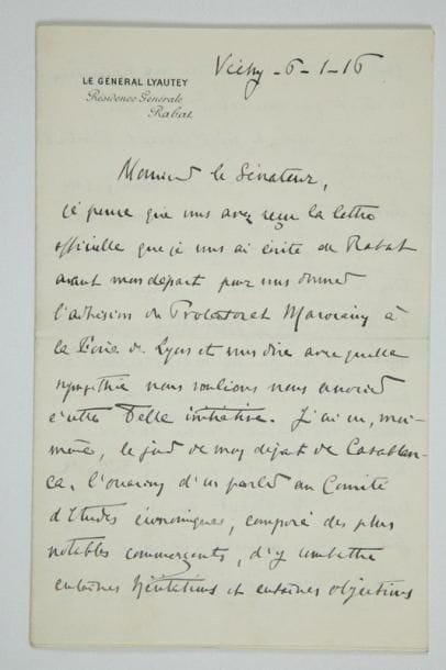 Hubert LYAUTEY (1854-1934) maréchal
2 L.A.S. et 2 L.S., 1915-1931, à Édouard Herriot; 13 pages in-8 et 1 page in-4, la plupart à son en-tête Le Général Lyautey. Rabat 24 août [1915], invitation à venir à l'Exposition de Casablanca, où la France sera représentée par Sarraut et Abel Ferry: «le Maroc est en train de devenir un sérieux facteur politique et économique de notre puissance nationale»... Vichy 6 janvier 1916, au sujet de la participation du Protectorat Marocain à la Foire de Lyon... Puis il dit en quelle «communion de pensée» il a lu ses articles du Radical, jetant «le cri d'alarme pour l'Orient»; il évoque «toute la zône qui va de la Serbie à l'Égypte en passant par Damas et la Syrie. C'est là, au point de vue musulman qui seul me concerne, que, depuis des mois je porte toute mon attention, j'allais dire mon angoisse. [...] Comme vous le dites, ?l'Allemagne n'improvise rien?»... 12 août 1917, invitation au Maroc, pendant la foire de Rabat: «je n'ai pas besoin de vous dire quelle joie vous m'apporteriez, et aussi quelle force»... Thorey 10 janvier 1931. Ils ne pensent pas de même sur la politique intérieure, mais il veut dire «combien je suis touché des termes dans lesquels vous avez parlé de moi et de ce que j'ai pu faire pour le service de mon pays»... On joint un imprimé avec envoi autographe signé: Discours que le Général Lyautey proposait de lire à la Séance du 14 mars 1917 d'un «Comité secret» de la Défense nationale, envoi «à mon ami Herriot en entière communion de coeur et de pensée, en toute amitié et confiance, en plein amour de notre pays, en pleine foi en ses destinées»