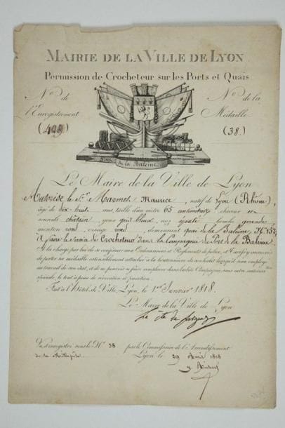 LYON
9 Lettres ou pièces, 1814-1903. Passeport délivré par les autorités autrichiennes de l'Armée du Sud (Lyon 24 mars 1814). P.S. par le comte de Bondy, préfet, pour la décoration du Lys (9 août 1814). Intéressante L.A.S. du maire D'Albon, sur l'enthousiasme suscité par la visite de Monsieur, frère du Roi (3 octobre 1814). Permission de crocheteur dans la Compagnie du Port de la Baleine, signée par le maire, comte de Fargues (1er janvier 1818). L.S. du conseil d'administration des Hôpitaux civils de Lyon (9 août 1826). L.a.s. et l.s. de Louis Andrieux, alors Procureur de la République, sur ses rapports avec la presse (1870-1871). Ordre du jour de la Garde Nationale (11 juin 1871). L.a.s. du maire Antoine Gailleton (au Dr Rebatel, 1903). Plus 2 documents joints