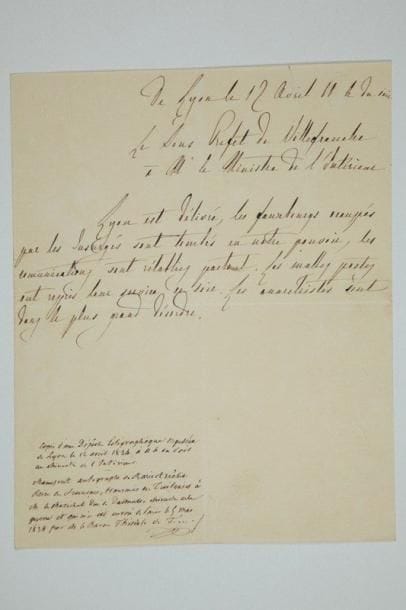 MARIE-AMÉLIE (1782-1866) Reine des Français, épouse de Louis-Philippe. P.A., [avril 1834]; demi-page in-4 à son chiffre couronné. Copie d'une dépêche télégraphique relative à la révolte des canuts. «De Lyon le 12 avril 11 h du soir. Le Sous-préfet de Villefranche à Mr le Ministre de l'Intérieur. Lyon est délivré, les fauxbourgs occupés par les Insurgés sont tombés en notre pouvoir, les communications sont rétablies partout. Les malles-postes ont repris leur service ce soir. Les anarchistes sont dans le plus grand désordre»