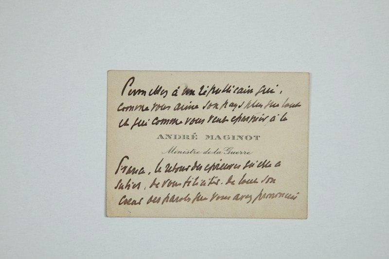MILITAIRES
3 L.A.S., 3 cartes de visite a.s. et 1 imprimé signé, à Édouard Herriot. Général Albert d'Amade (à propos des ambitions allemandes en Orient, 1916), Maxime Gamelin (février 1940), Henri Gouraud (1921, au sujet de la Syrie), André Maginot («Permettez à un républicain qui, comme vous, aime son pays plus que tout et qui comme vous veut épargner à la France, le retour des épreuves qu'elle a subies, de vous féliciter des paroles que vous avez prononcées à votre congrès»), John Pershing (discours de Poincaré à la Légion américaine, signé par Pershing, 1927), Georges Picquart (2 cartes)