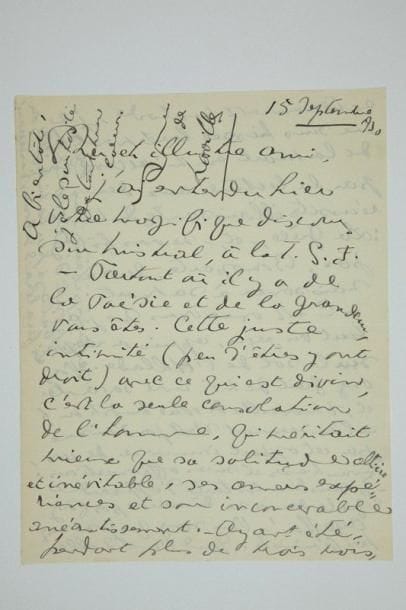 Anna de NOAILLES (1876-1933) poétesse
Poème autographe, Juillet, et 6 L.A.S., 1924-1930, au Président Édouard Herriot; 13 pages formats divers, une enveloppe. Juillet, belle pièce de 17 vers: «Le blanc soleil du plein été, De sa bouche au souffle argenté Poursuit sur la torride allée Des feuilles de rosiers brûlées»... Dimanche 6 juillet [1924], en faveur de la décoration de Labat, profondément souhaité par leur grand ami Edmond Rostand, alors que «la noble voix de Chantecler s'est tue, et que mon amitié en garde tendrement la mémoire»... 2 septembre 1924, remerciant de l'intérêt porté à ses requêtes pour ses amis... [Vers le 21 juin 1927]. Lettre d'admiration passionnée transmise à Herriot, qui va inaugurer l'exposition de ses oeuvres. «Nous reconnaissons bien là le langage de l'amour, - et du plus touchant de tous, celui des mystiques»... [Vers le 21 juin 1927], sur le carton d'invitation à l'exposition de ses pastels de fleurs chez Bernheim-Jeune: «Il n'est pas de vraies fleurs, - même en peinture, - sans celles dont votre parole couronne les poètes»... 18 décembre [1927?]. Elle demande la croix pour Charles Clerc: «Barthou et Doumic vous le demanderont avec autant d'insistance, mais moins de tendresse que moi! - Charles Clerc, directeur des Lectures pour tous, de la maison Hachette, est un poète, joué à la Comédie française, et que cet honneur, venant de vous, éblouirait à jamais!»... 15 septembre 1930, admiration après son magnifique discours sur Mistral. «Partout où il y a de la poésie et de la grandeur, vous êtes. Cette juste intimité (peu d'êtres y ont droit) avec ce qui est divin, c'est la seule consolation de l'homme, qui méritait mieux que sa solitude altière et inévitable, ses amères expériences et son inconcevable anéantissement»... On joint une L.A.S. à Mme Brisson, évoquant «M. Herriot que j'admire et pour qui j'ai un faible!»