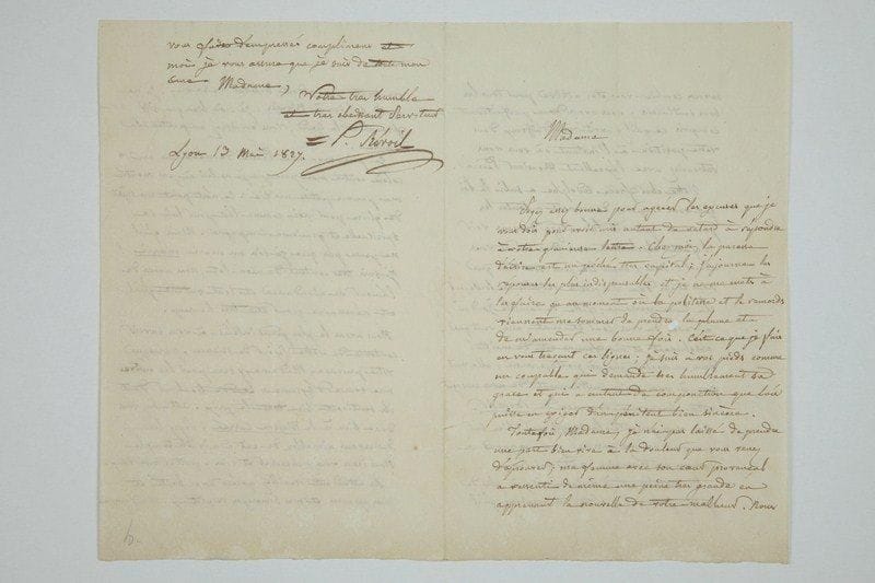 Pierre RÉVOIL (1776-1842) peintre, maître du style troubadour
L.A.S., Lyon 13 mai 1827, [à Julie Candeille-Périé]; 3 pages et quart in-8. Il est à ses pieds «comme un coupable» pour demander pardon d'avoir tardé à écrire; il l'assure de la part qu'il a prise à son malheur, et de la grande admiration de son frère Adolphe. «Nous y avons été pris tous tant que nous étions dans ma petite retraite de Bellecour. La jeune personne, fille de Camille Jordan, a rêvé de vous jour et nuit, elle veut [...] que je vous prie instamment de nous envoyer votre charmante romance du Bonsoir. Je vous présente la supplique: bien sûr que vous ne me casserez pas aux gages comme un téméraire académicien»... Il parle aussi de sa «pauvre petite moitié» qu'il espère lui présenter à Nîmes: il n'est point «un mari marri! Je suis très content de mon lot, nous avons de l'amour en abondance et tout autant qu'il est nécessaire pour être très heureux»