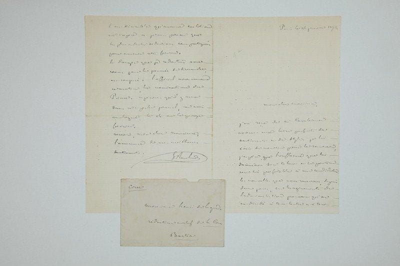 Eugène ROUHER (1814-1884) avocat et homme d'État
L.A.S. Paris 24 janvier 1872, à Henri Delagarde, rédacteur en chef de La Corse, à Bastia; 4 pages in-8, enveloppe. Lettre politique comme candidat à la députation nationale en Corse, dans les élections du 16 février 1872. Il félicite Delagarde de la propagande efficace faite par son journal, et l'entretient du parti à tirer des derniers incidents parlementaires: «La démission de Mr Thiers, le replâtrage qui a suivi sont la preuve manifeste de l'instabilité du pouvoir. Déjà, tous les partis sont à l'oeuvre pour préparer un remplacement. Sa chute est donc prochaine»... Il critique Eugène Dauzon, qui cherche à entraîner dans un faux courant politique une masse d'employés et de fonctionnaires, puis évoque ses adversaires électoraux: «Les deux candidats Pozzo di Borgo et Savelli resteront-ils en présence? J'aurais préféré que le premier ne se mît pas sur les rangs, mais, la chose faite, il est désirable qu'aucune coalition ne s'opère [...]. L'Officiel nous annonce ce matin, la nomination du Prince»