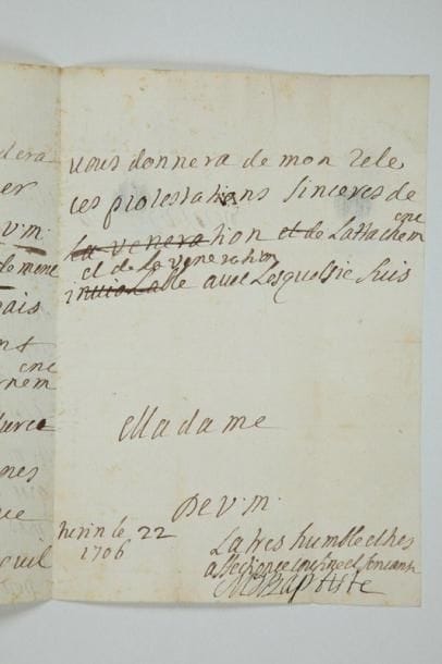 Marie-Jeanne-Baptiste de SAVOIE
L.S., Turin 22 [janvier] 1706, «à la Reine» [Anne Stuart, Reine d'Angleterre]; 3 pages in-8, adresse avec sceaux de cire noire aux armes sur soies noires. Elle a reçu la lettre de la Reine au sujet du départ de M. Hill, «vostre envoié en cette cour. Je me flatte que luy qui a esté temoin de ma conduite et qui cognoit parfaitement mes sentimens, pleins de recognoisance et dadmiration pour V.M. vous en rendra un conte particulier, et maidera par ses offices à conserver lestime et les bontes de V.M. Ce ministre si sage, generalement aimé et consideré en ce païs a soutenu bien dignement lidée quon a de vostre gouvernement si juste et si mesuré dans tous ses choix»