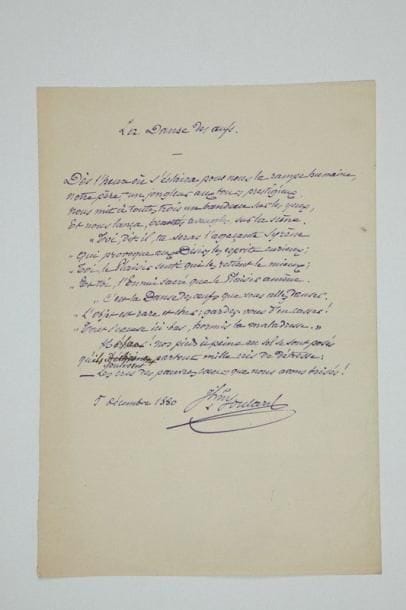 Joséphin SOULARY (1815-1891) poète
2 Poèmes autographes signés, 2 L.A.S. et 1 P.A.S. (en tête), 1846-1880; 8 pages formats divers, un en-tête Ville de Lyon. Bibliothèque du Palais des Arts. 1er février 1846. Épître en vers à M. Holstein, en lui envoyant un acompte de 50 francs pour l'achat d'un bureau (30 vers): «Que voulez-vous? L'argent est rare»... - Sonnet La Danse des oeufs, 5 décembre 1880: «Dès l'heure où s'éclaira pour nous la rampe humaine»... [1859?], sur la comédie d'Édouard Fournier, L'Hôtesse de Virgile: «L'idée est jolie, mais on aurait pu en tirer meilleur parti [...] il y a, çà et là, de beaux vers, mais ils sont noyés dans des remplissages communs. La forme voudrait être magistrale, elle n'est que prétentieuse»... Lyon 12 décembre 1876, à M. C. Grellet, directeur du Conseiller du Bibliophile, badinage sur la revue, sa collaboration (il faudrait des «vers faisant la bouche en coeur»), et sa triste situation: des dettes, la vie avec sa belle-mère, et les couleuvres de Veuillot... Plus la copie de deux sonnets qu'il qualifie de «malmenés», à lui dédiés par Alexine Girard