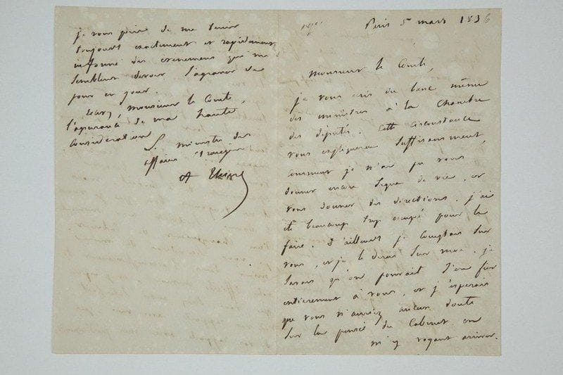 Adolphe THIERS (1797-1877) homme d'État et historien
L.A.S. comme ministre des Affaires étrangères, Paris 5 mars 1836, au comte Maximilien de Rayneval, ambassadeur en Espagne; 3 pages et demie in-8. Écrivant de son banc à la Chambre, le nouveau ministre approuve sa manière de juger les événements d'Espagne: «j'approuve votre marche et je m'en fie pour l'imprévu à votre prudence que je sais parfaite. J'ai toujours porté beaucoup d'intérêt et de zèle à la cause de la reine, mais je me suis toujours beaucoup défié du résultat. Vous savez que je n'ai rien négligé personnellement pour l'exécution loyale et même zélée du fameux traité de la quadruple alliance. Les Espagnols n'ont point paru en être touchés. Mais peu importe, le Cabinet actuel persistera, et secondera en cela les vues du Roi»