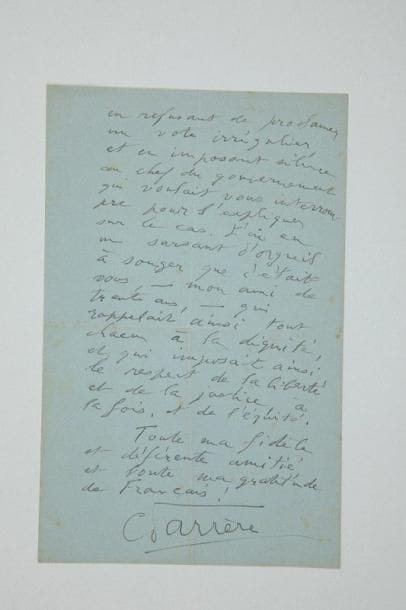 Claude FARRÈRE (1876-1957) écrivain
3 L.A.S., 1924-1949, au Président Édouard Herriot; 8 pages formats divers (une au crayon). Paris 16 juin 1924, félicitations au nouveau Président du Conseil: «vous allez être un bon Président français, un bon chef de la France, passionné pour sa paix et pour sa gloire»... Il en profite pour rappeler les propositions officieuses de «la Turquie universitaire» de restaurer l'enseignement français dans les lycées turcs... Deauville 26 juillet [1924]. Faisant dans toute la France «une tournée de conférences franco-turques ultra-pacifiques», il rapporte verbatim les propos de la vieille cuisinière alsacienne de sa mère, qui l'a supplié de dire à Herriot «qu'il se méfie, rapport à l'Alsace! On est si durement calotte, là-bas, chez nous, que, s'il n'y prend garde, et si la guerre revient, comme c'est sûr, l'Alsace à ce coup-ci sera, sûr et certain, pour l'Allemagne contre la France!»... Les curés leur diront que M. Herriot est l'Antéchrist... Château de Breteuil-sur-Noye (Oise) 10 juillet 1949. Ignorant de la politique, il est néanmoins persuadé de la nécessité de séparer l'exécutif, le législatif et le judiciaire, et il félicite son ami sur l'exemple magnifique donné à la Chambre, «en refusant de proclamer un vote irrégulier, et en imposant silence au chef du gouvernement [Queuille] qui voulait vous interrompre pour s'expliquer»