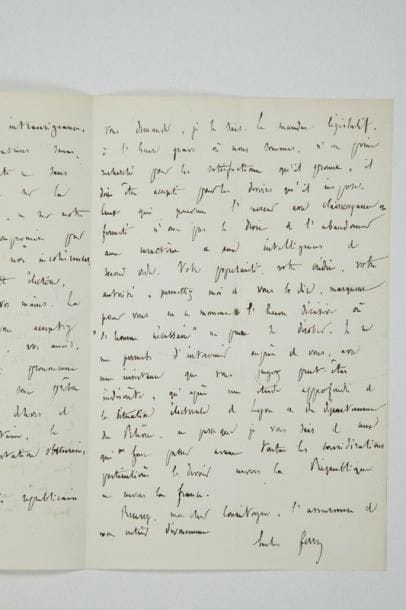 Jules FERRY (1832-1893) avocat et homme politique
L.A.S., Paris 19 juin 1888, à un concitoyen [le Dr Fleury Rebatel]; 3 pages in-8 à en-tête Chambre des députés (fente réparée). Belle lettre politique. La prochaine élection législative du Rhône le préoccupe. «Une élection qui ferait apparaître [...] la haute raison et la clairvoyance dont la démocratie lyonnaise a donné, depuis dix ans, tant de preuves, une élection qui montrerait la faiblesse du mouvement césarien dans le peuple de travailleurs, et qui serait en même temps une leçon pour les brouillons de l'intransigeance, révisionnistes à contre-temps, réformateurs sans idées, politiqueurs sans espoir de suite et sans bon sens, une telle élection aurait sur la direction de nos affaires intérieures, et sur notre situation européenne, hélas! si compromise par nos divisions, nos fantaisies et nos incohérences, l'influence la plus décisive»... La République peut compter sur cette élection si Rebatel accepte de se sacrifier pour le parti républicain et de se porter candidat: «Votre popularité, votre crédit, votre autorité [...] marquent pour vous en ce moment l'heure décisive où ?l'homme nécessaire? ne peut se dérober»... On joint une L.A.S. à Gustave Larroumet, 26 mai 1889, recommandant le tableau d'un «vieux et vaillant lutteur. Tanguy est un modèle de courage et de persévérance»