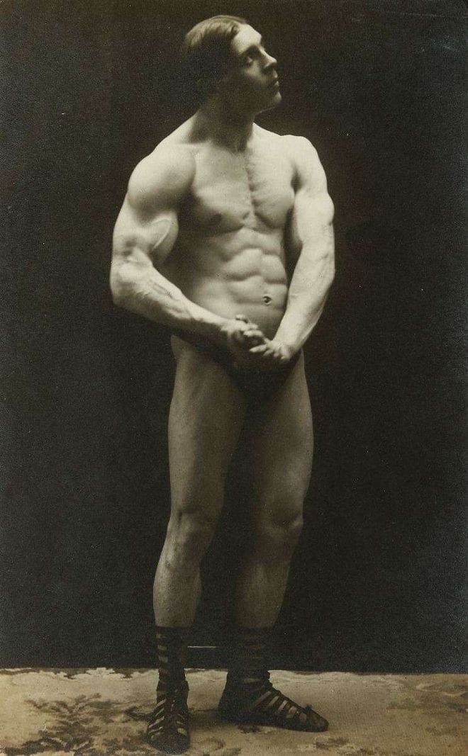 NUS MASCULINS. HOMMES FORTS.  Lot d’environ 90 cpa. Bon état général.