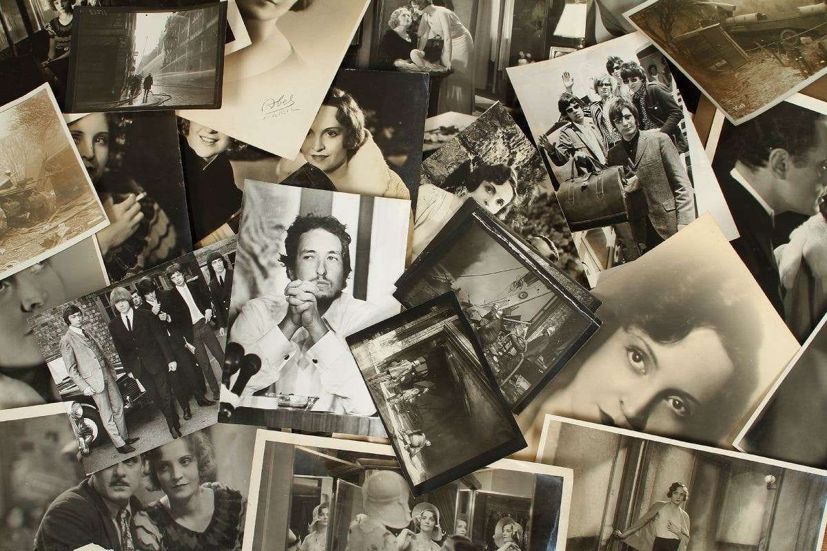 MUSIC HALL. THéâTRE. MUSIQUE. PHOTOGRAPHIES DE FAMILLE. PRESSE. 1920-1960.  Ensemble de photographies diverses.
