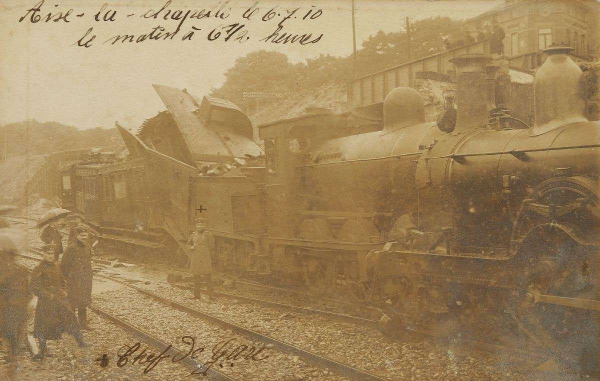 éTRANGER Allemagne. AIX-LA-CHAPELLE (AACHEN).  Carte-photo de l’accident de chemin de fer de 1910. TBE.