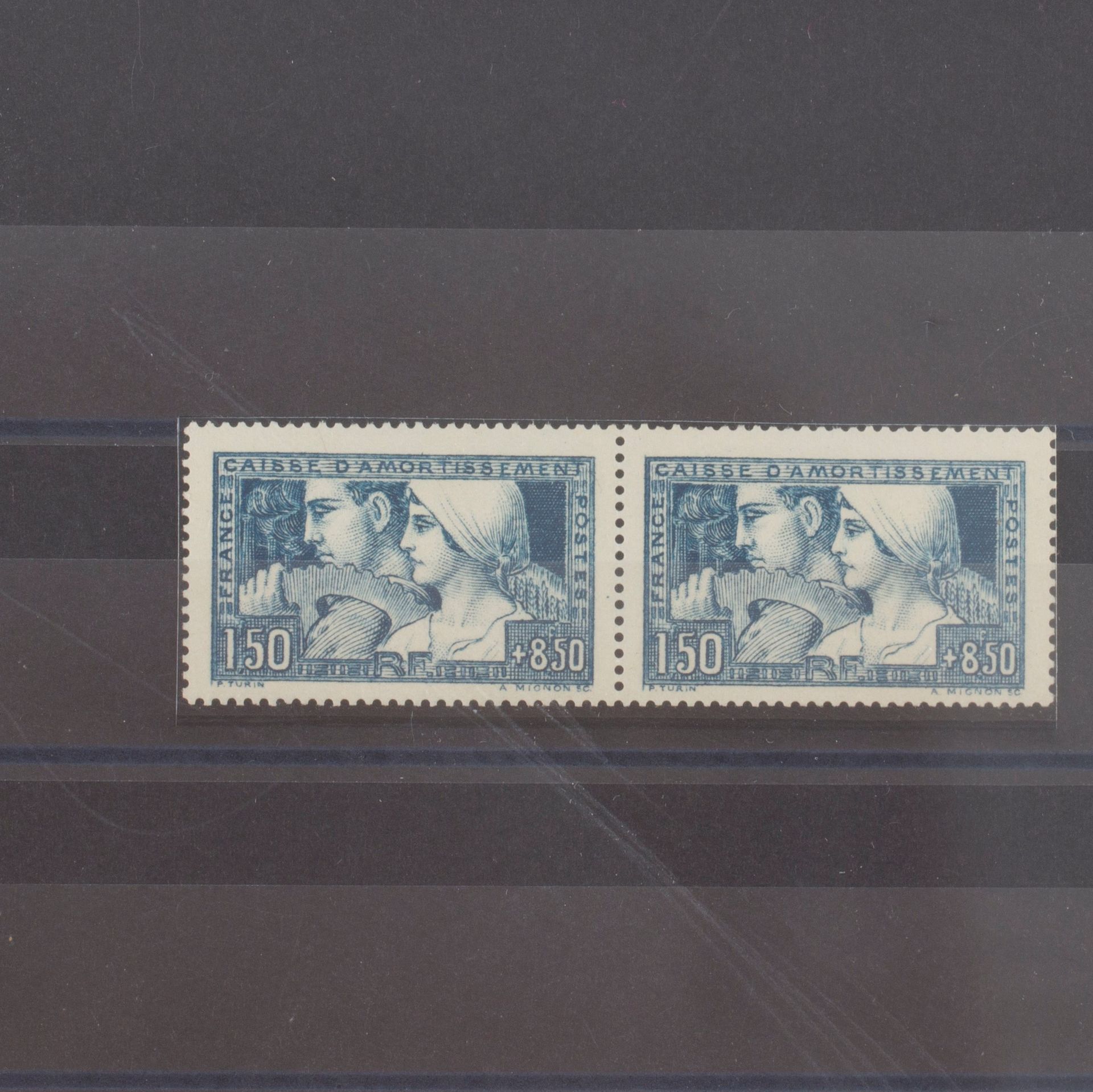 [FRANCE]
Superbes et rares n° 252c "1F50 + 8F50 Le Travail nuance bleu-vert, type I et III se tenant", neufs ** luxe (état I)  et neuf avec gomme (état III), signés Uzan et Calves
Cote Yvert et Tellier : 1450 €.