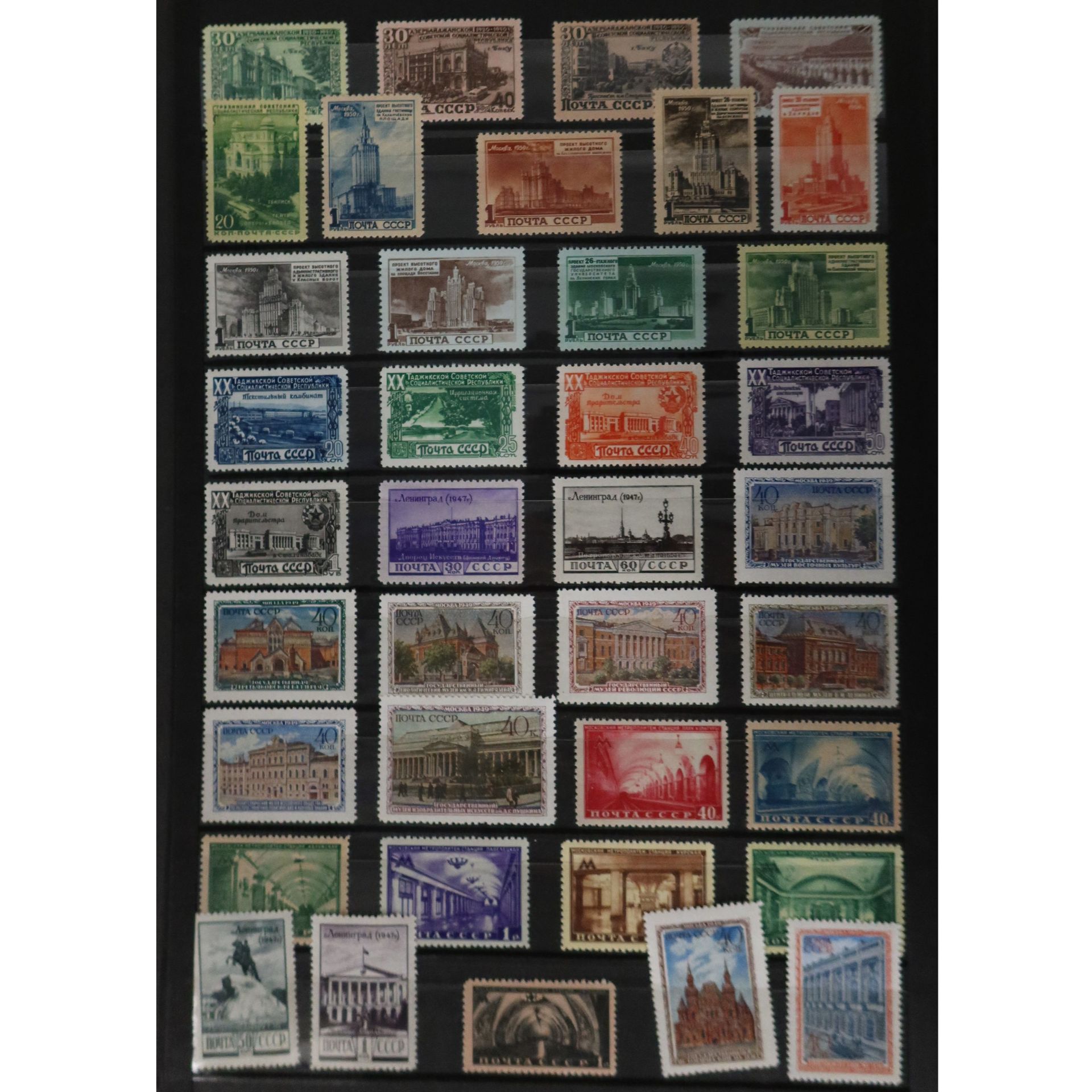 [URSS]
Très bon album d'URSS neufs et oblitérés, périodes 1940 à 1970 principalement. On a la série n° 1510 à 1517 "Gratte-ciel de Moscou", des blocs, des séries complètes (dont non dentelés) les P.A. etc. Forte Cote.