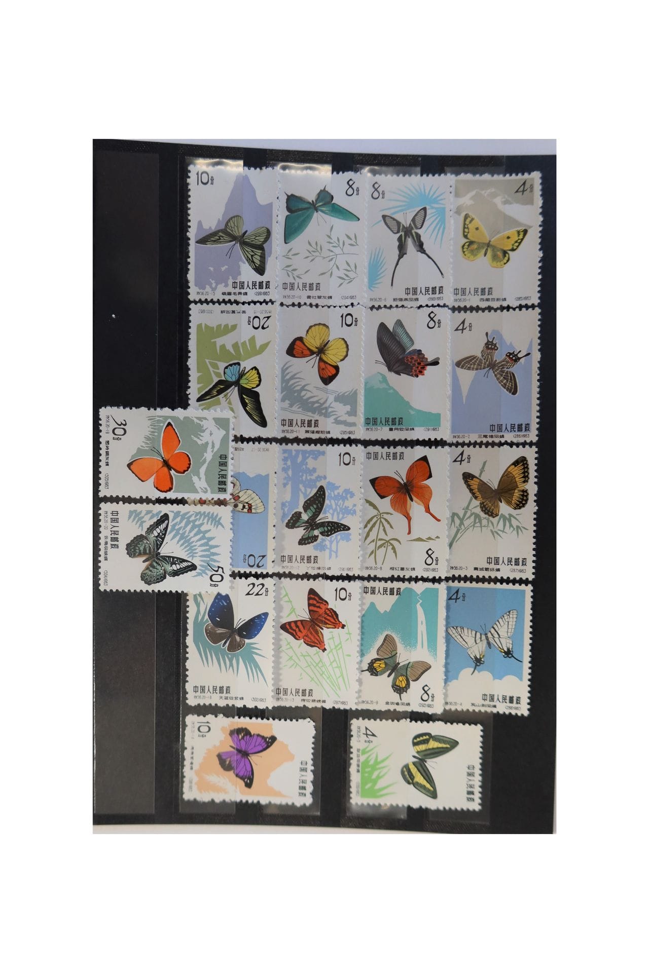 [CHINE]
Superbe série des "Papillons" n° 1446 à 1465, neufs, 20 valeurs.