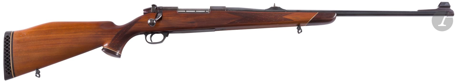 Weatherby Europa rifle caliber 300 Magnum. 
Barrel with rise. Pistol stock in drowning, with cheekpiece and shock absorbing sabot, of 36,5 cm 
Length gun: 61 cm - Overall length: 115 cmCategory
C to be declared, n°P58***

. 


In a carrying case.



