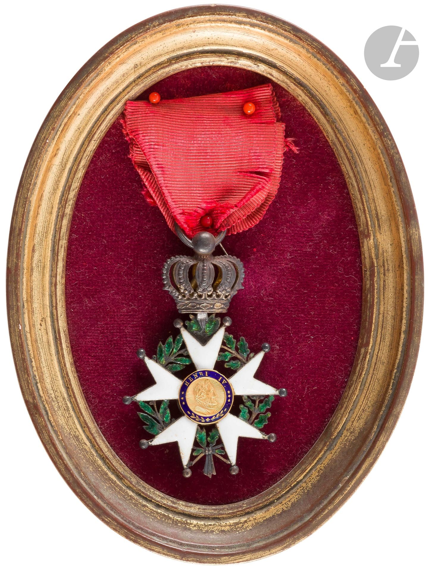 FRANCE.
ORDRE DE LA LÉGION D’HONNEUR, institué en1802. 
Etoile de chevalier d’époque Monarchie de Juillet. 
Argent (petits éclats), or et émail. Anneau cannelé. Ruban (usé). Poinçon tête de sanglier. 
67 x 45 mm - Poids brut : 24 g
T.B. 
Présentée dans un cadre sur un fond de velours.