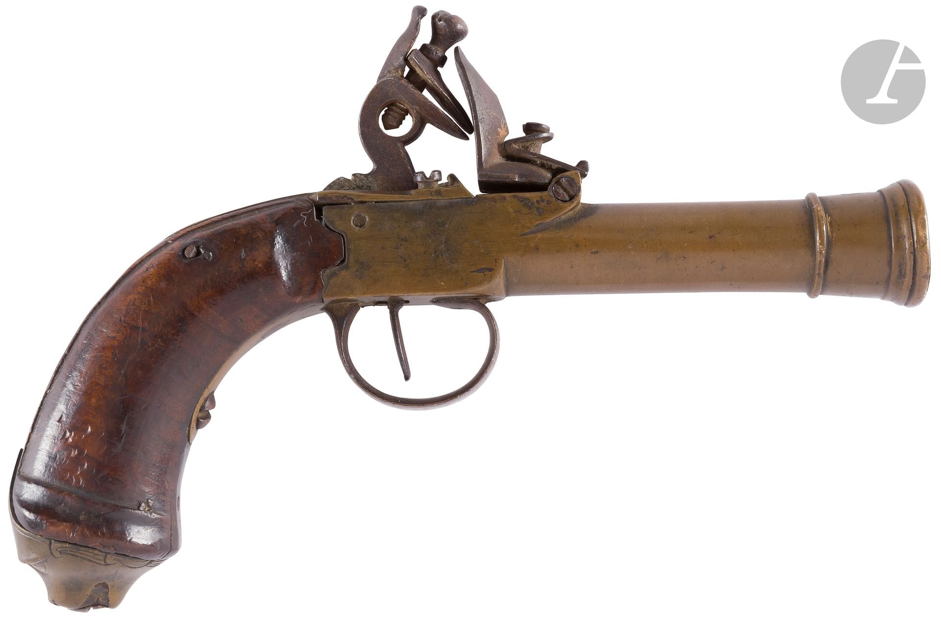 Flintlock box pistol. 
Round barrel out of bronze tromblonné and with beading with the mouth. Single barrel. Iron trigger guard. Stick in drowning. Cap with the lion.
A.B.E. About 1800 / 1820.

