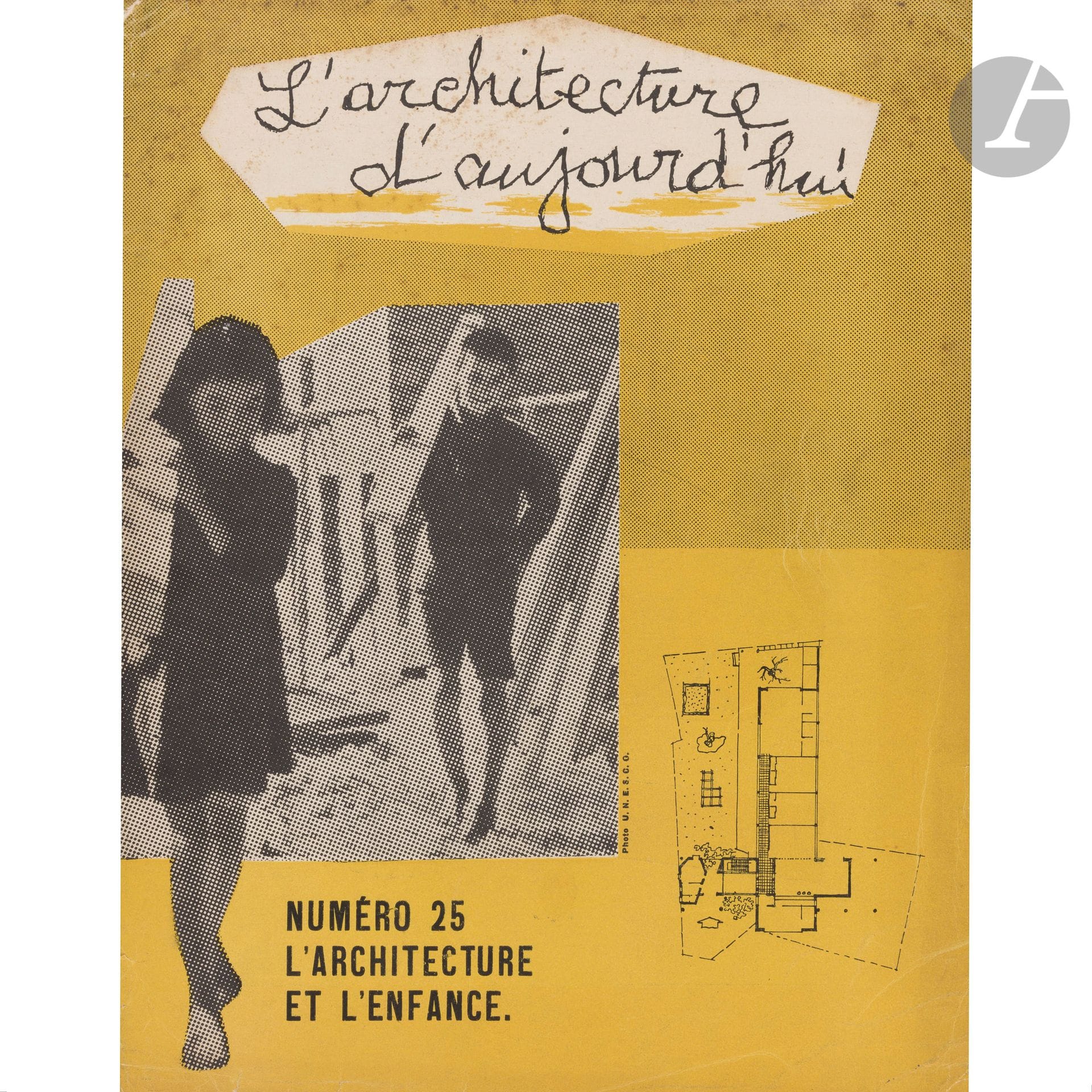 L’ARCHITECTURE D’AUJOURD’HUI [N° 25 D’AOÛT 1949]
Rare fascicule complet de son dépliant sur l’Unité d’habitation de Marseille par Le Corbusier.
Revue internationale d’architecture contemporaine publiée sous la direction d’André Bloc, Boulogne-Billancourt. Numéro 25, 20e année, consacré à l’architecture et l’enfance. Marques d’usage, couverture désolidarisée, légère insolation, petites rousseurs et infimes manques.