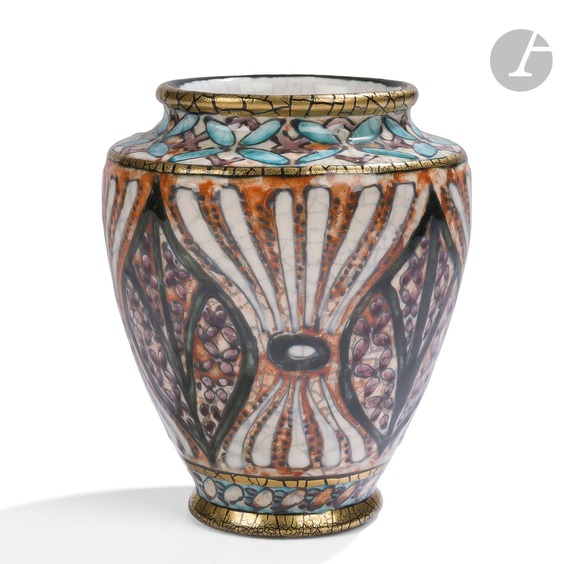 ANDRÉ METTHEY (1871-1920) 
Motifs géométriques et floraux
Vase balustre à large col annulaire. Épreuve en céramique émaillée ; le décor titre traité en polychromie, les pourtours du col, du talon et de l’épaulement à l’or craquelé au four. Signé du cachet monogramme A.M. au trèfle au revers. H. 15,5 cm